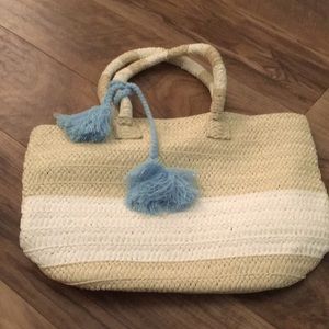 New with out tags. Altru Straw Tote Beach or Farmers Market Bag